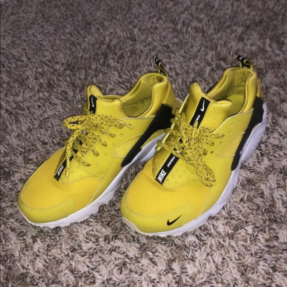 Nike Yellow Hurrache